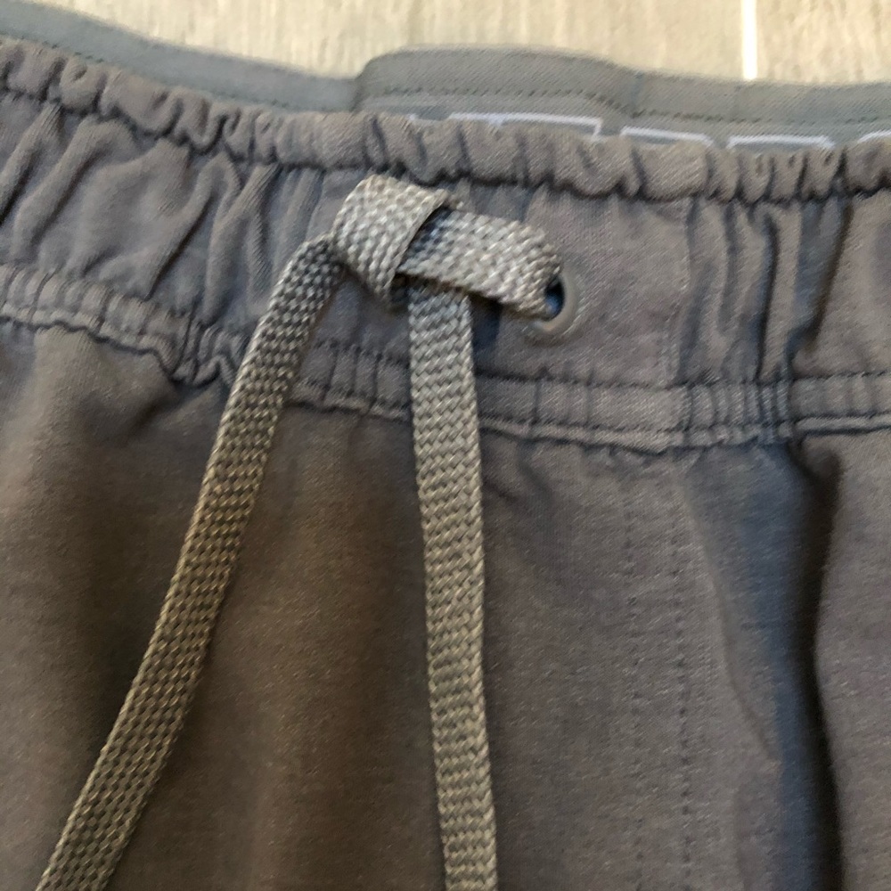 Nike Pro Womens Small Charcoal Gray Dri FIT Cropped Capri Joggers Sweatpants EUC - Picture 6 of 11